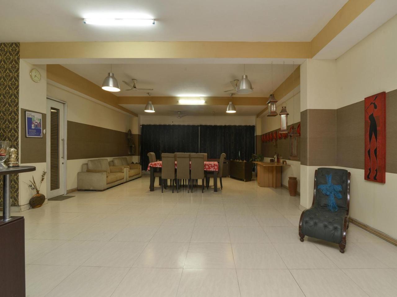 Oyo 11291 Hotel Atlantis Гургаон Экстерьер фото